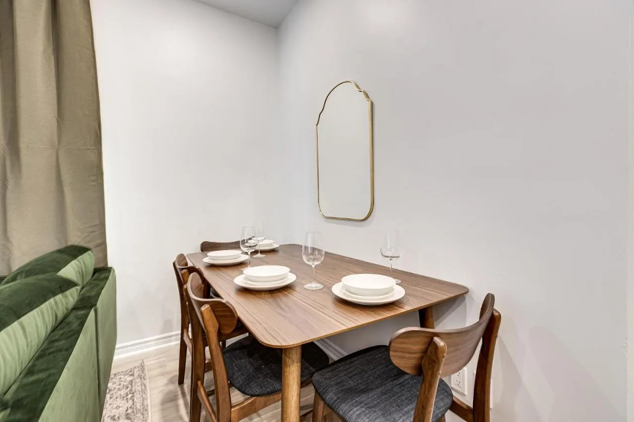 Stylish & Cozy Modern Apartment Montreal
