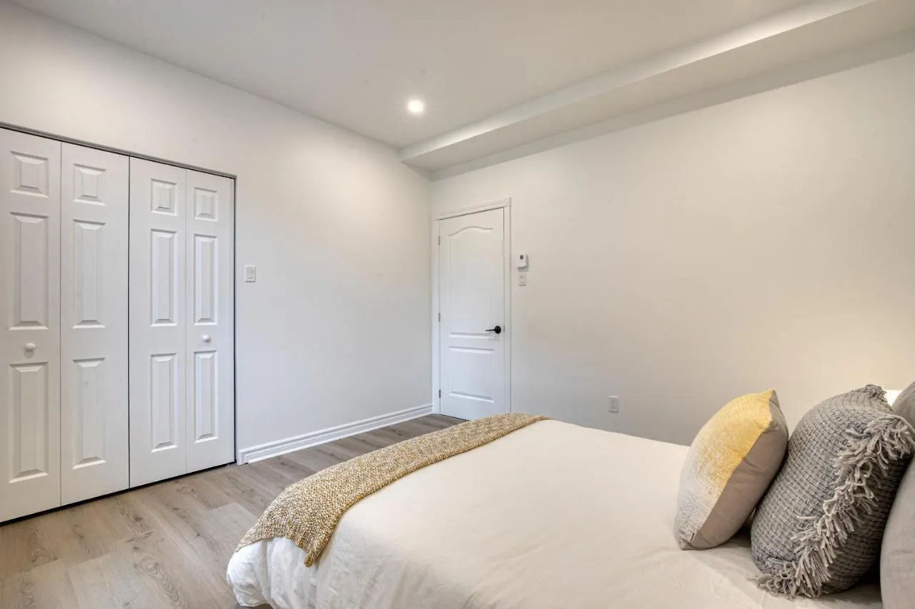 Stylish & Cozy Modern Apartment Montreal Canada