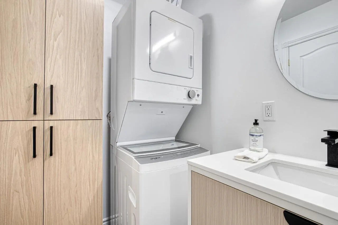 Stylish & Cozy Modern Apartment Montreal