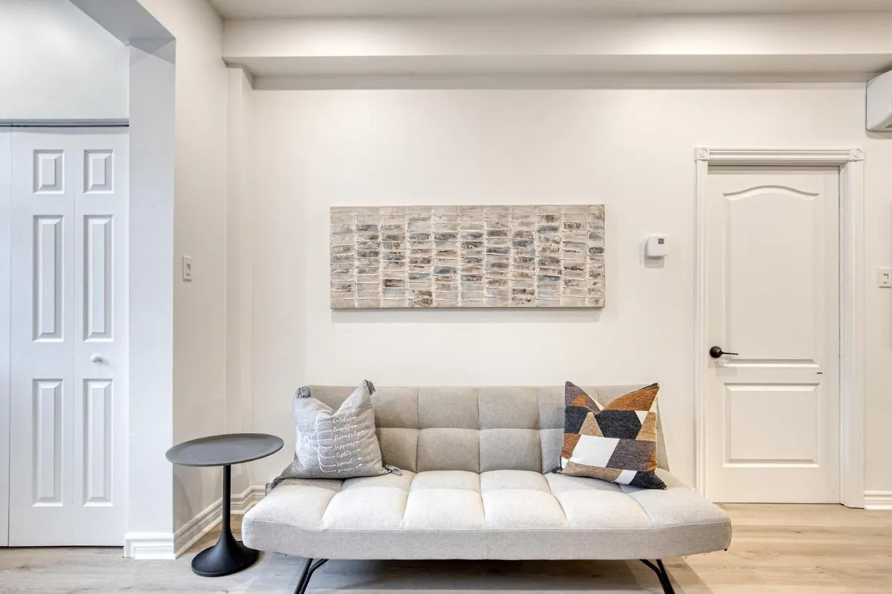 Stylish & Cozy Modern Apartment Montreal