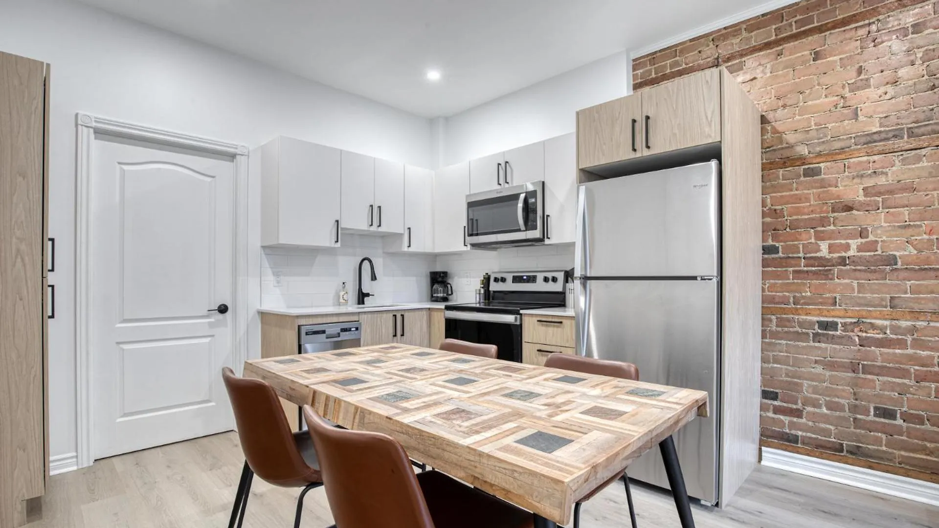 Stylish & Cozy Modern Apartment Montreal